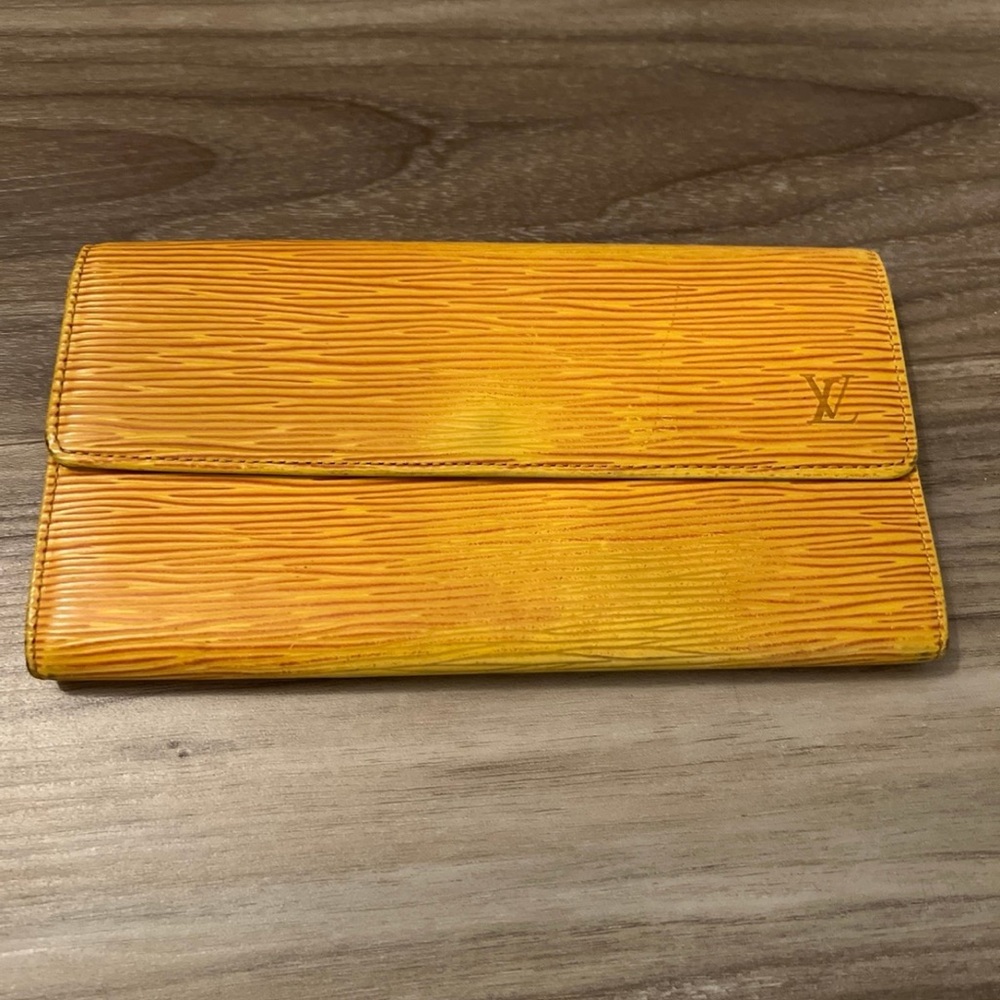 Louis Vuitton Epi Leather Long Wallet Bifold